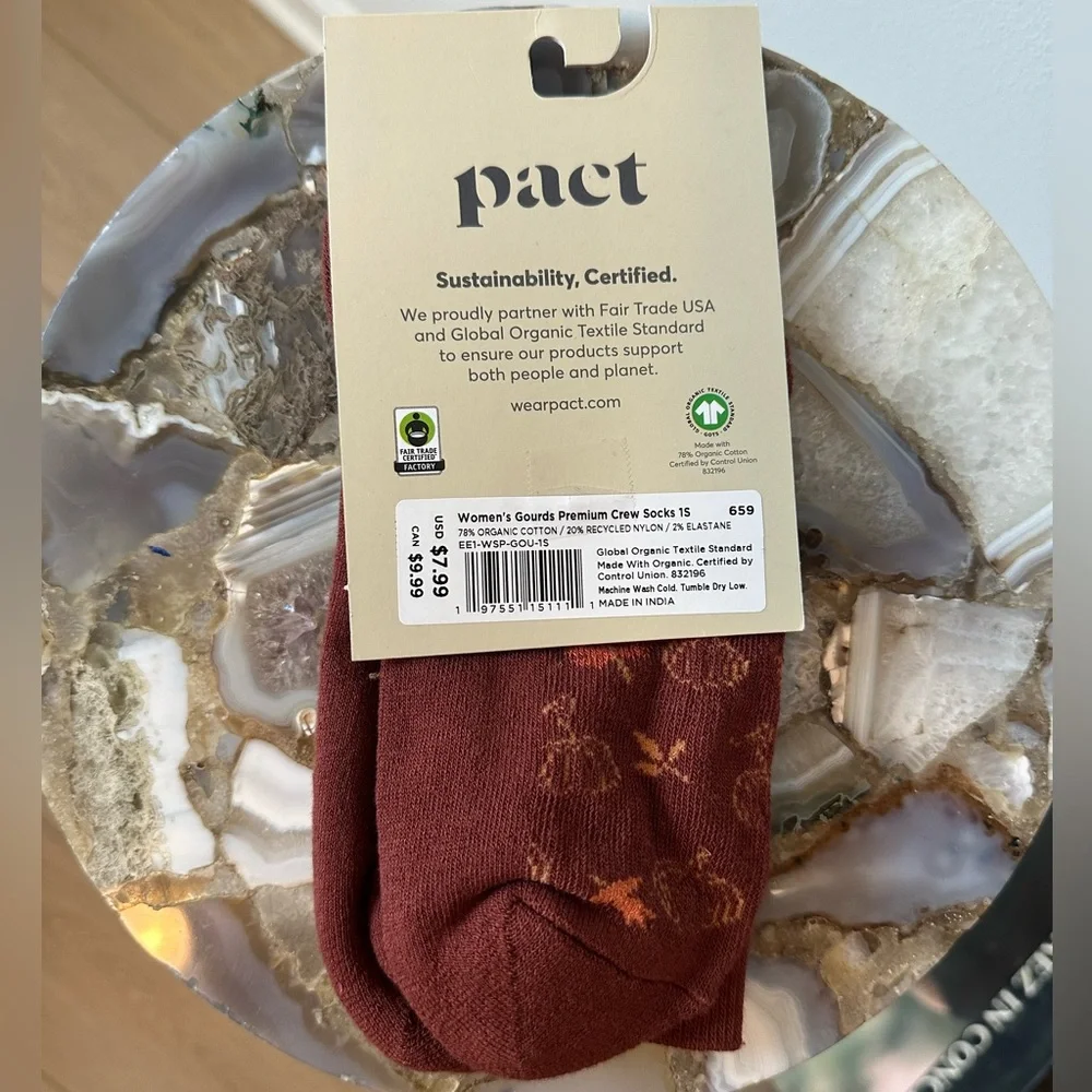 NWT Pact Women’s Premium Crew Socks Fall Pumpkins Leaves Red Orange - Picture 2 of 3